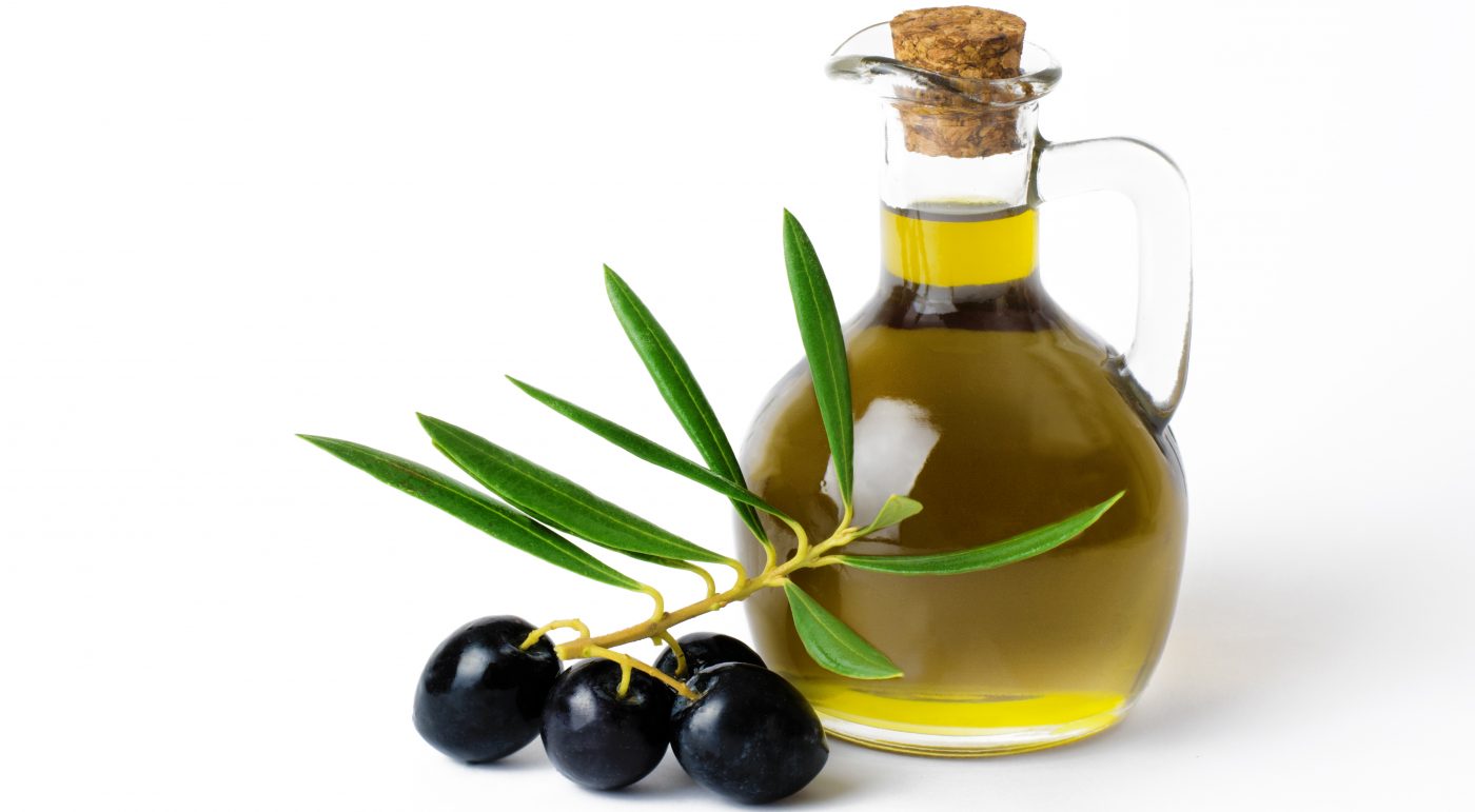 Оливковое масло для мужчин. Оливковое масло на белом фоне. Оливковое масло на прозрачном фоне. Оливковое масло фото. Лечебный сорт оливкового масла.
